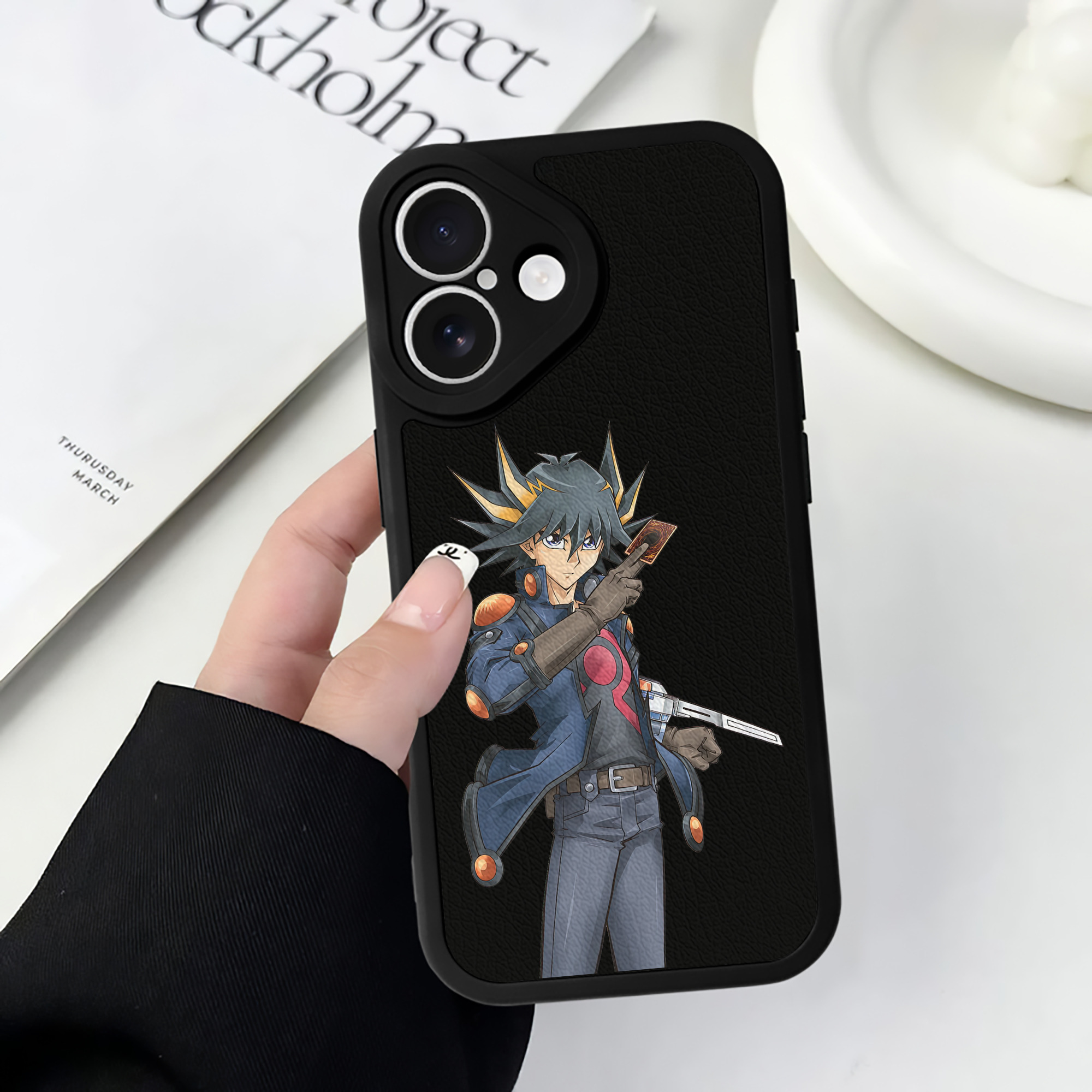 （画像用） 遊☆戯☆王 Yu-Gi-Oh! 【iPhone 16シリーズ対応】シリコンスマホケース（レザー調） 材質：シリコン